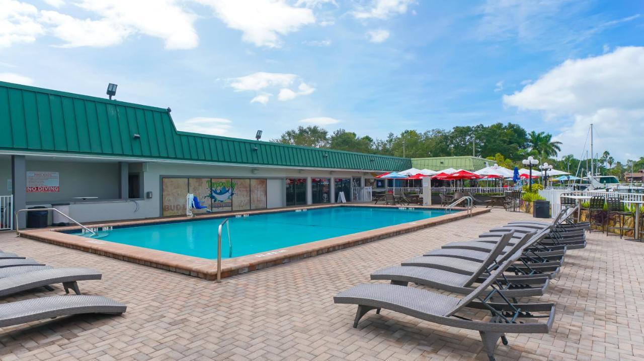 Heated Pool, Fireplace, 70" Tv, Waterfront & More! Sarasota Bagian luar foto