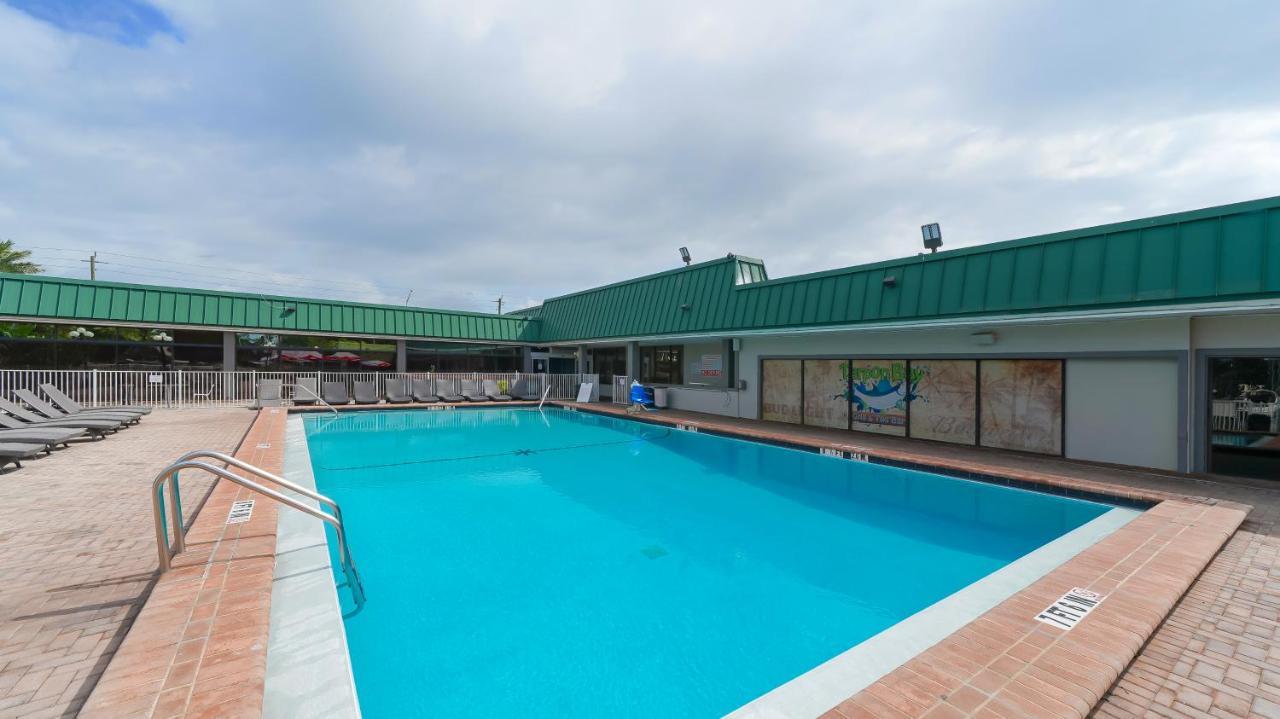 Heated Pool, Fireplace, 70" Tv, Waterfront & More! Sarasota Bagian luar foto