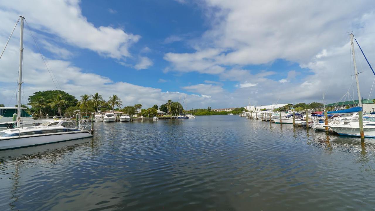 Heated Pool, Fireplace, 70" Tv, Waterfront & More! Sarasota Bagian luar foto