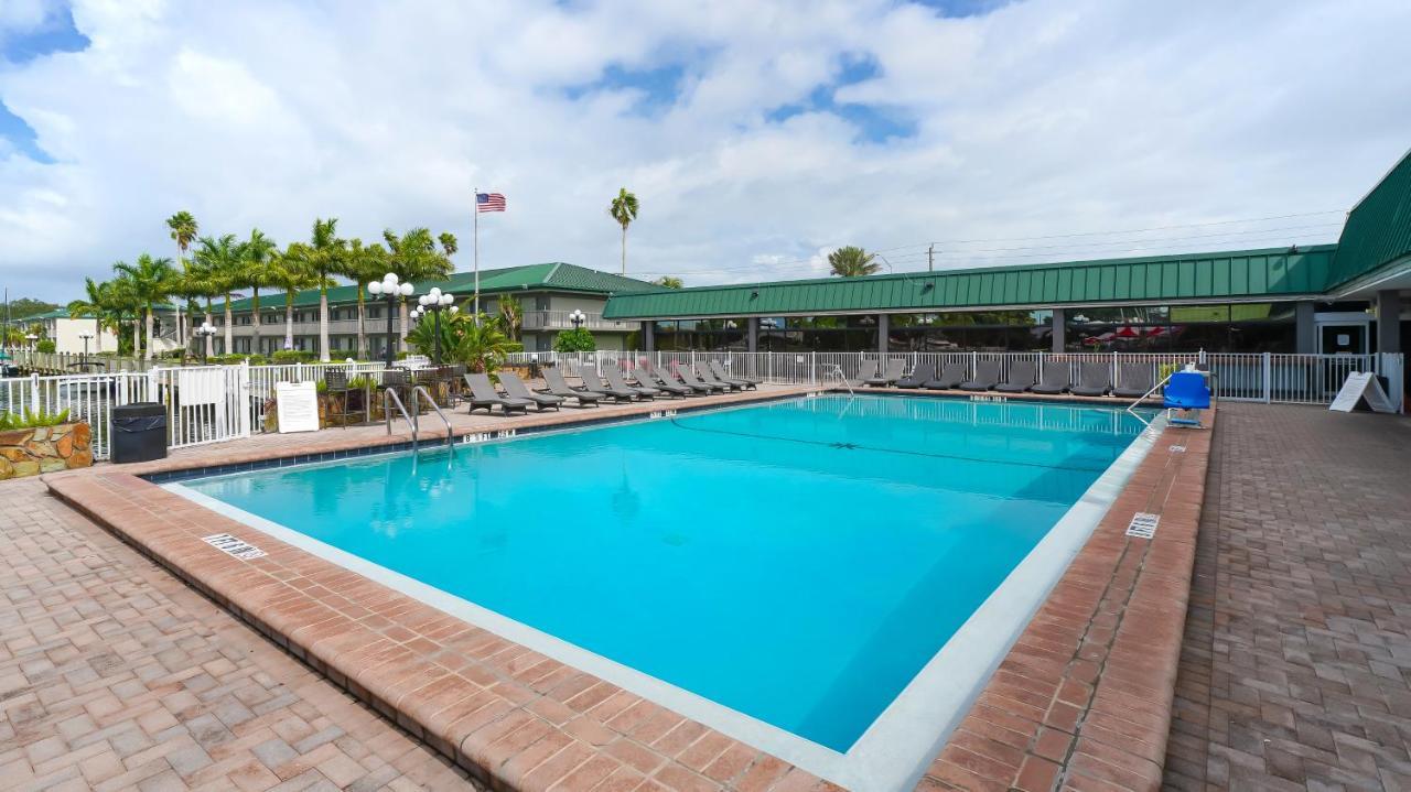 Heated Pool, Fireplace, 70" Tv, Waterfront & More! Sarasota Bagian luar foto