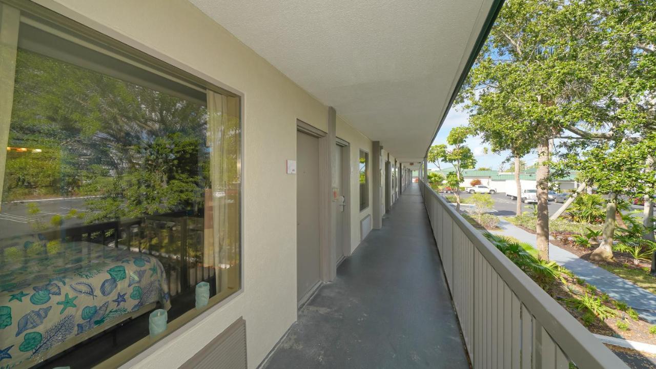 Heated Pool, Fireplace, 70" Tv, Waterfront & More! Sarasota Bagian luar foto